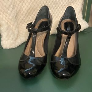Giani Bernini T-strap heels